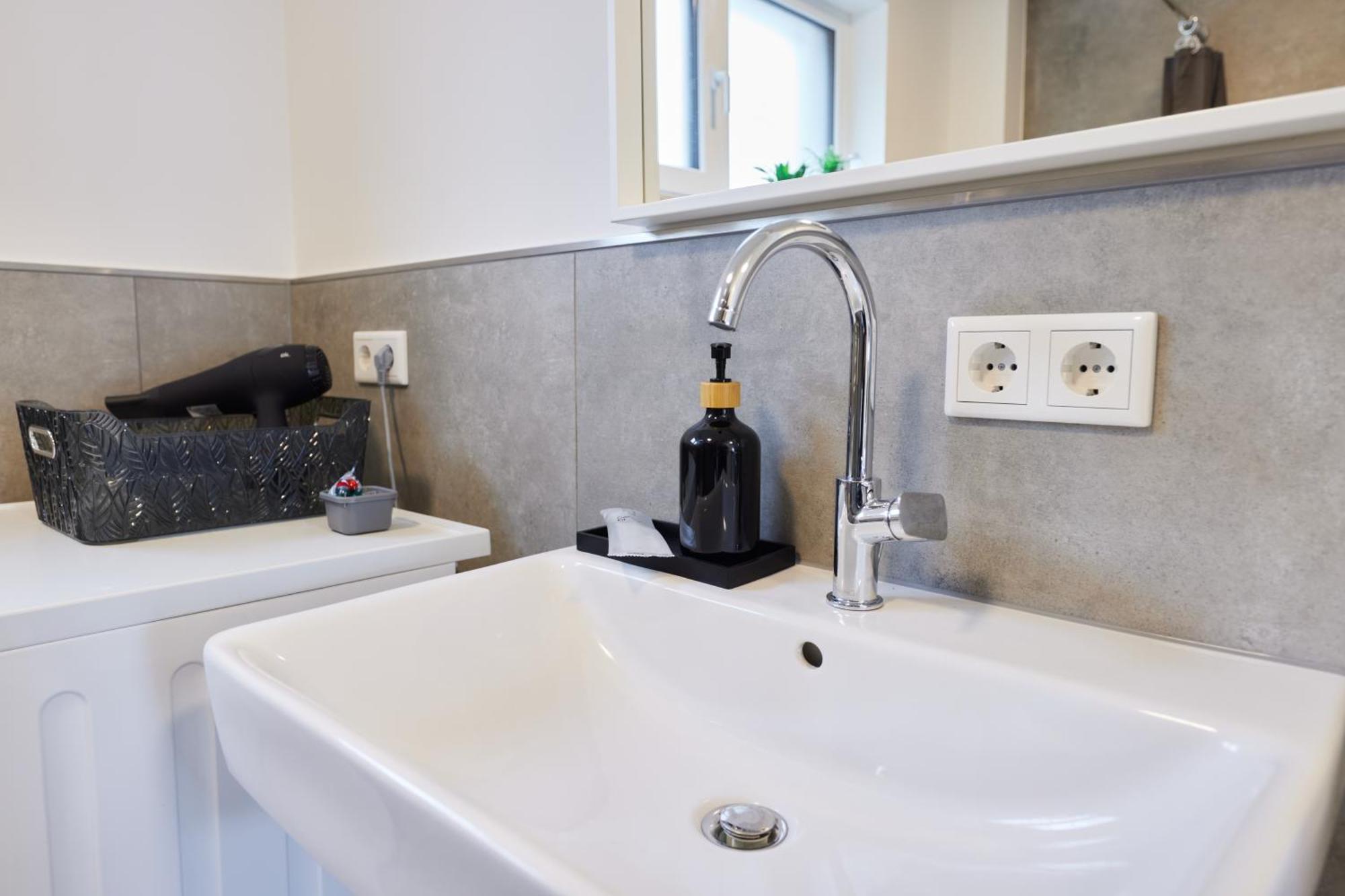 Homeme 1 I Zentral I Netflix I Kueche I Parkplatz I Kliniknah Bad Oeynhausen Buitenkant foto